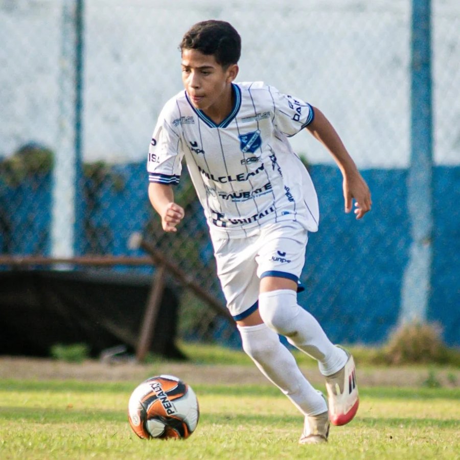 Biel em campo com a camisa do Taubaté, no Campeonato Paulista