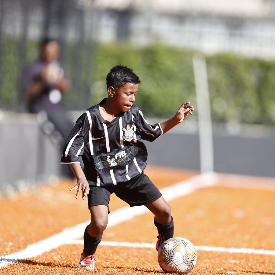 Erick com a camisa do Corinthians durante período de testes no clube